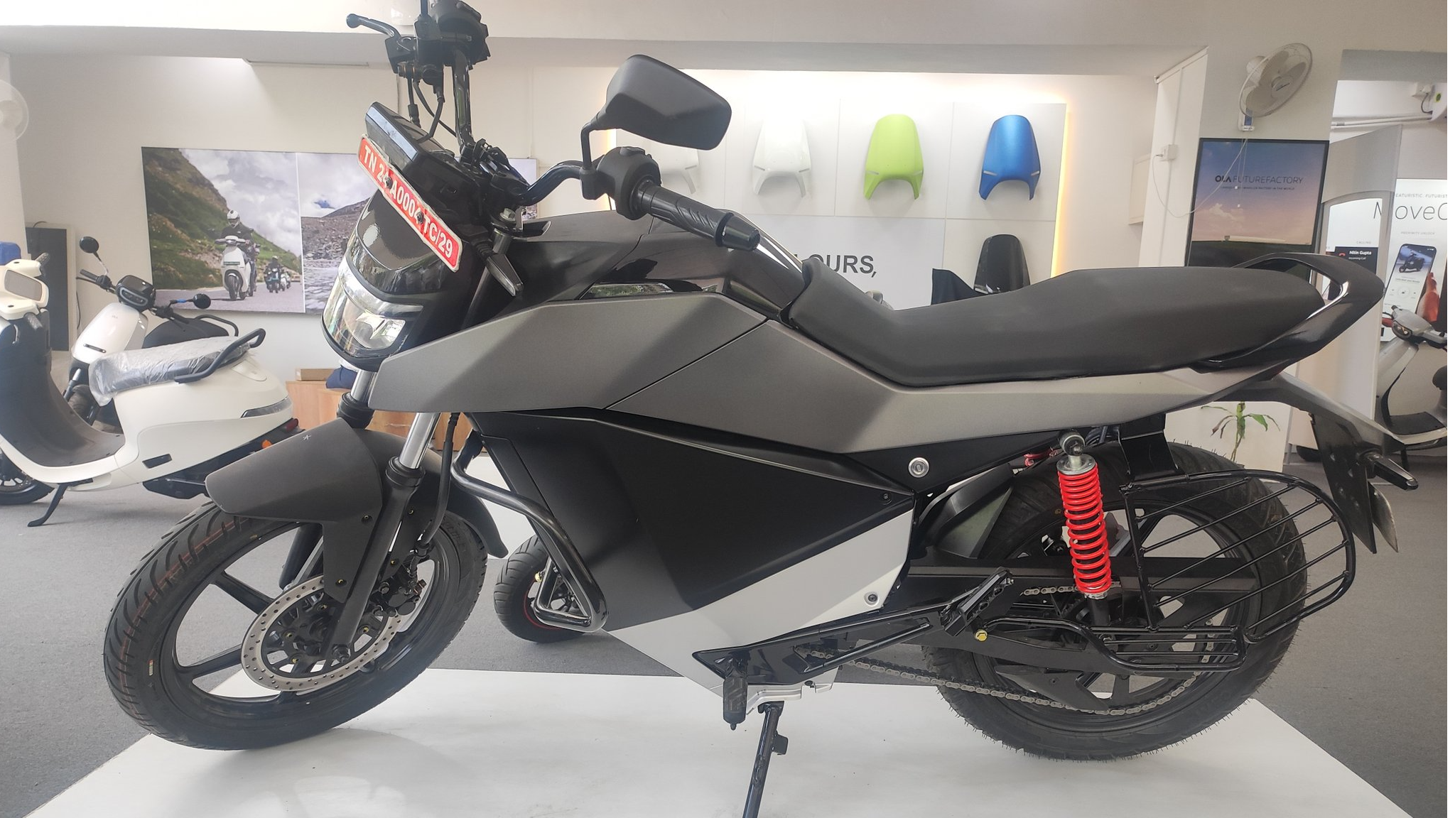 ഓല റോഡ്സ്റ്റർ ഡെലിവറികൾ 2025 മേയ് 23ന് ബാംഗ്ലൂരിൽ ആരംഭിക്കുന്നു: ഇന്ത്യയിലെ ഊഹാപോഹ റോൾഔട്ട് ഷെഡ്യൂൾ,