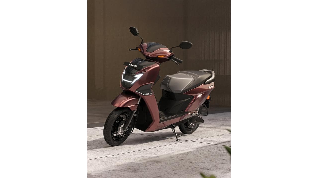 Jindal Mobilitric Unveils R40 Electric Scooter With 165 Km Range | Targets 2.5 Lakh Unit Annual Capacity