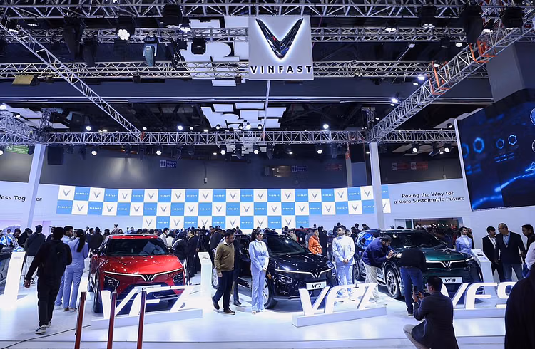Vietnam’s Tesla? VinFast Opens Bookings for VF 7 and VF 6 Electric SUVs in India — Assembly Begins in Tamil Nadu!
