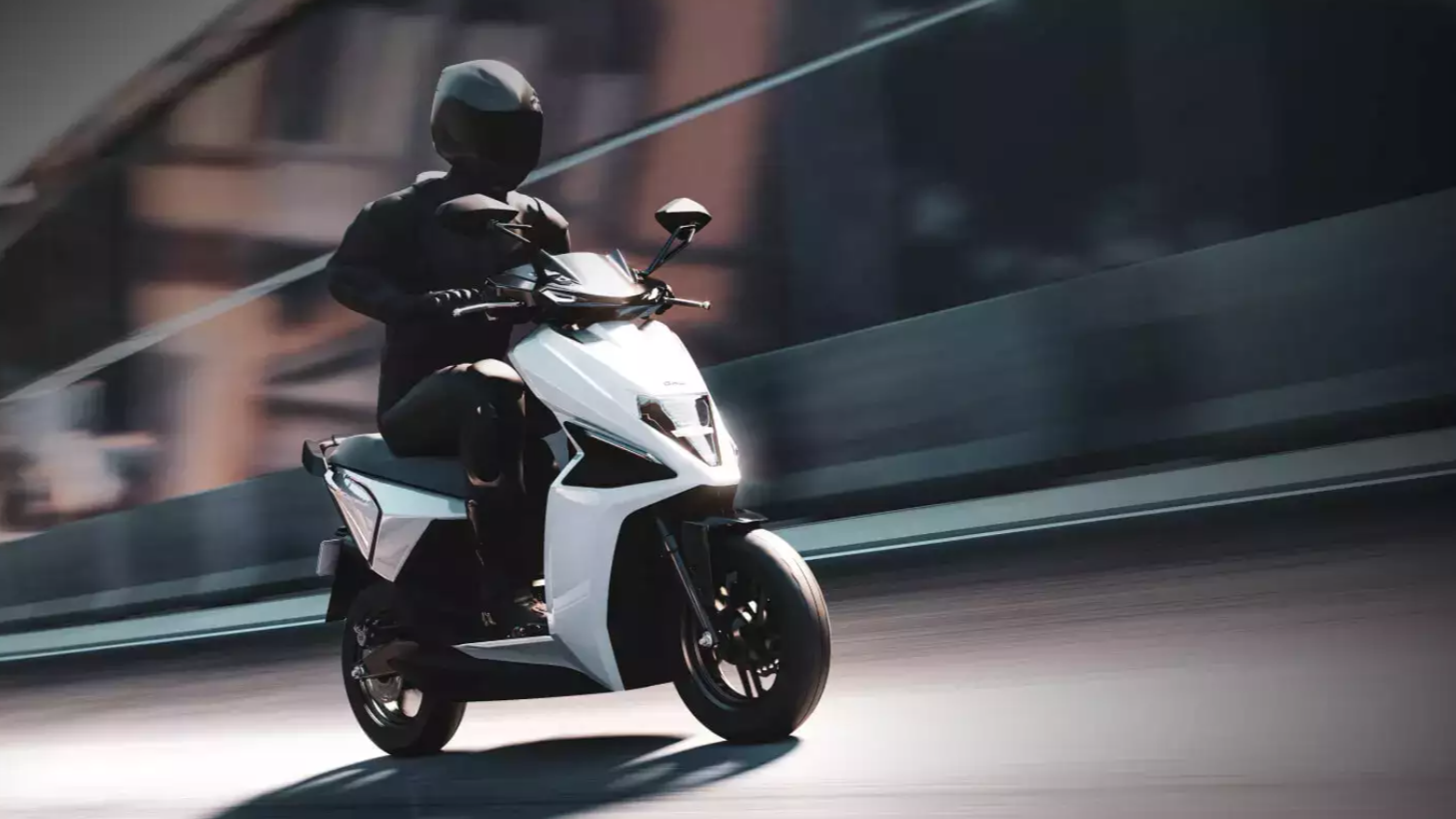 Top 5 Electric Two-wheelers with 200km+ range-img